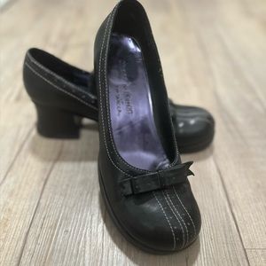 Ladies black dress shoes 8-1/2 black